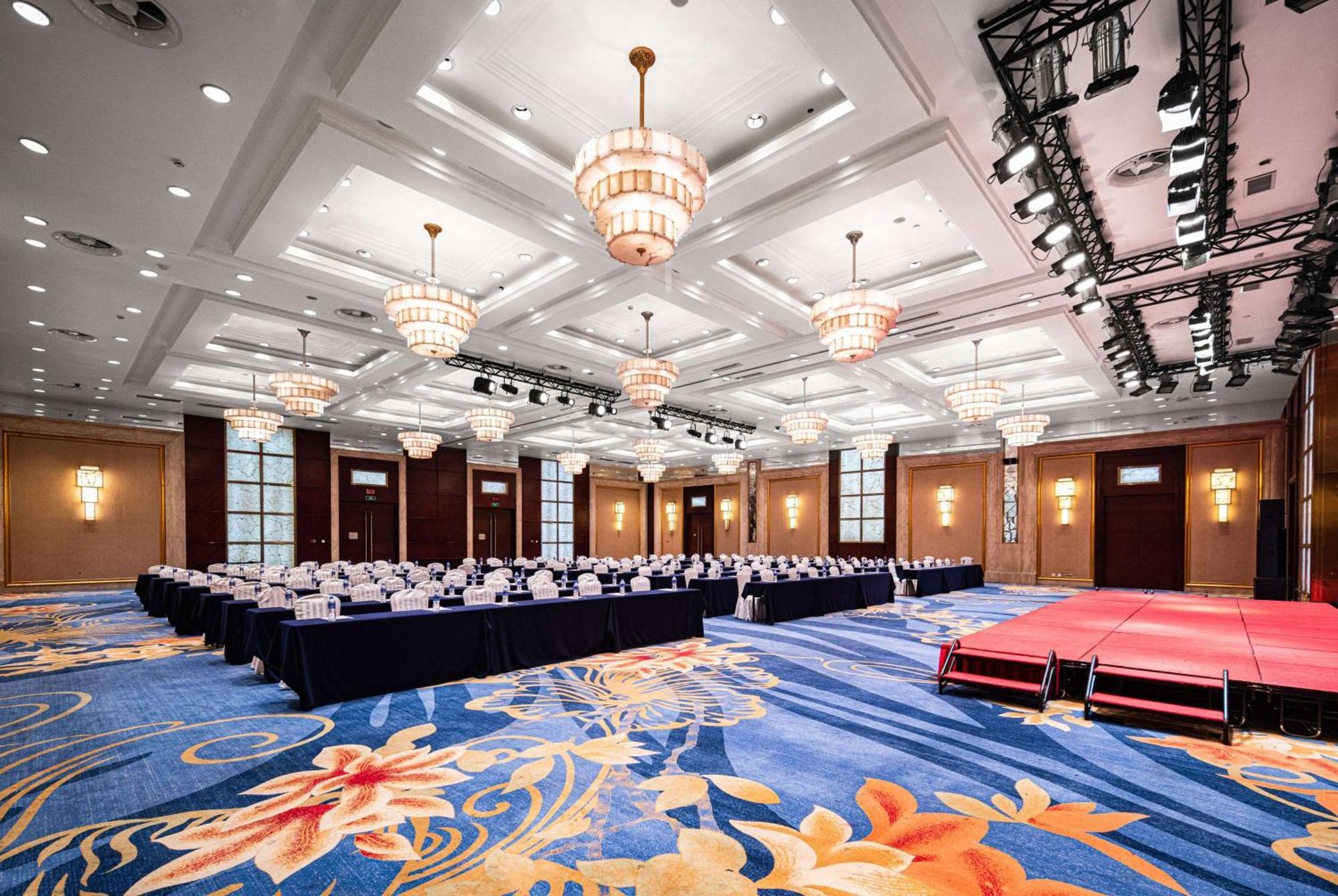 Ramada Plaza Optics Valley Hotel Ухань Экстерьер фото