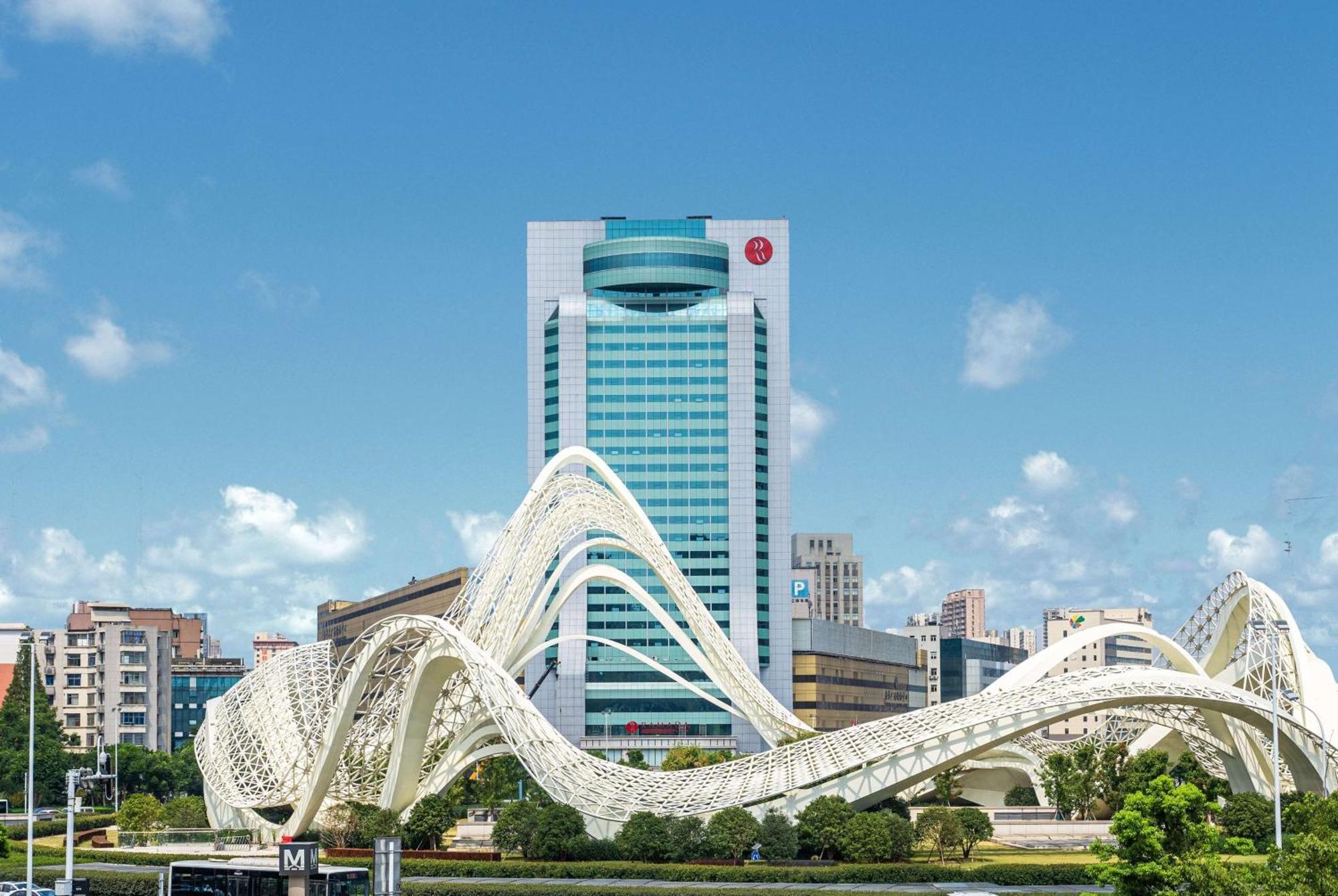 Ramada Plaza Optics Valley Hotel Ухань Экстерьер фото