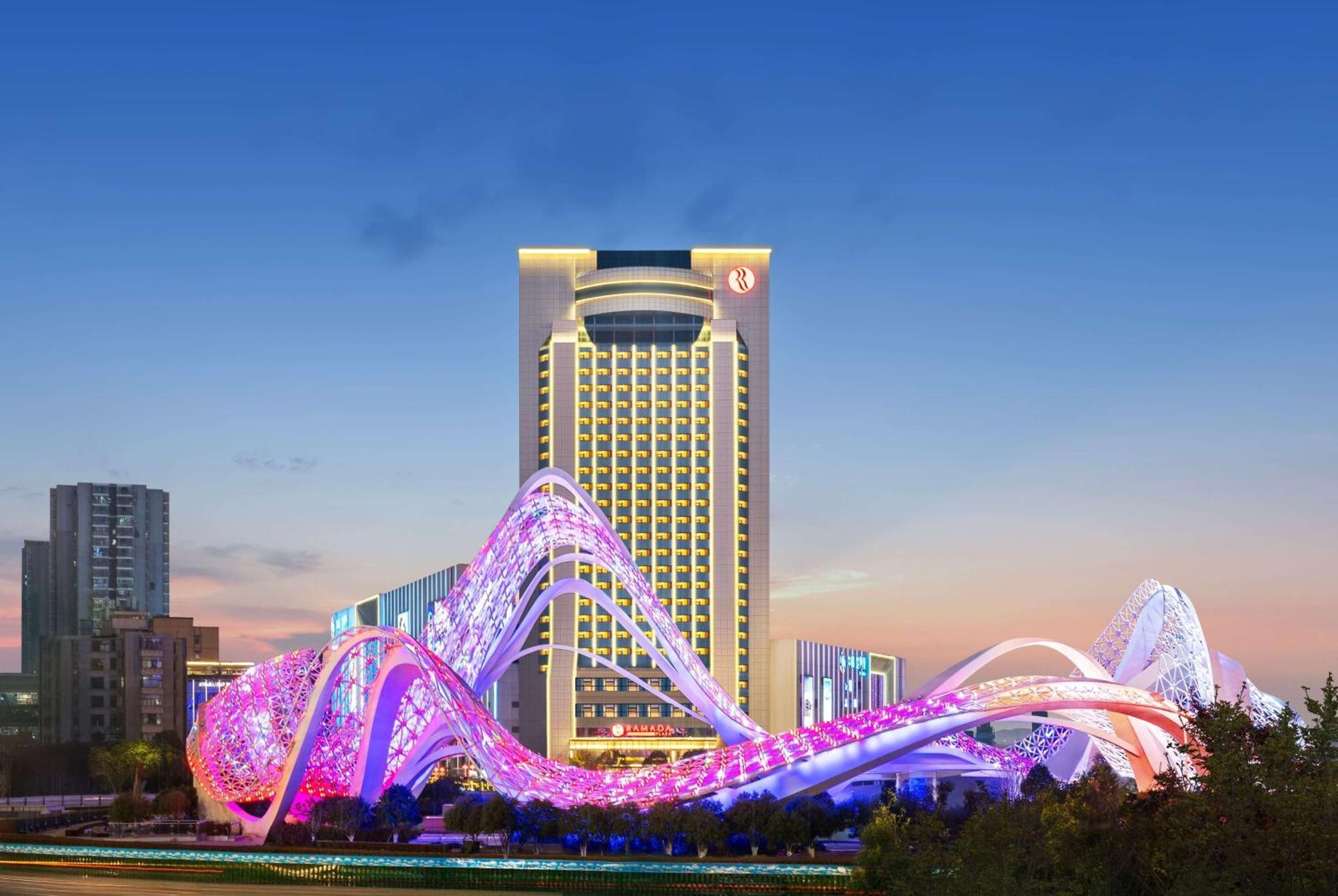Ramada Plaza Optics Valley Hotel Ухань Экстерьер фото