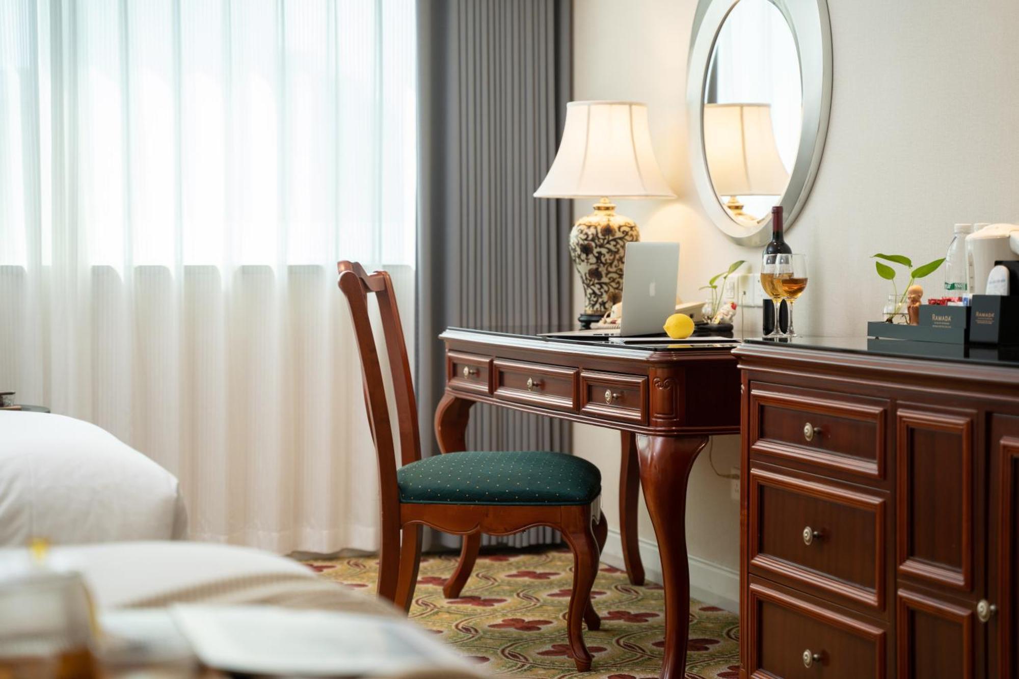 Ramada Plaza Optics Valley Hotel Ухань Экстерьер фото