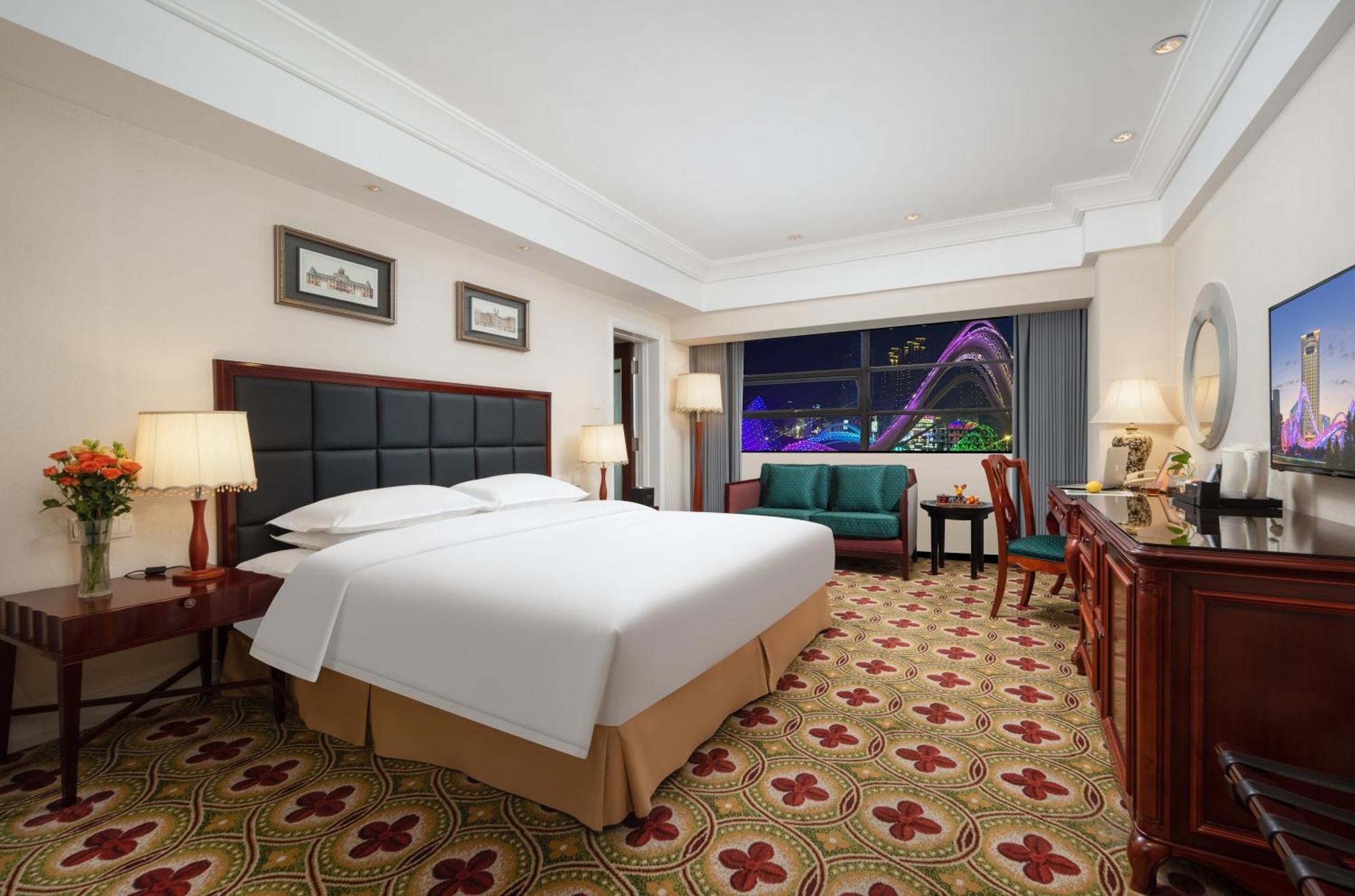 Ramada Plaza Optics Valley Hotel Ухань Экстерьер фото