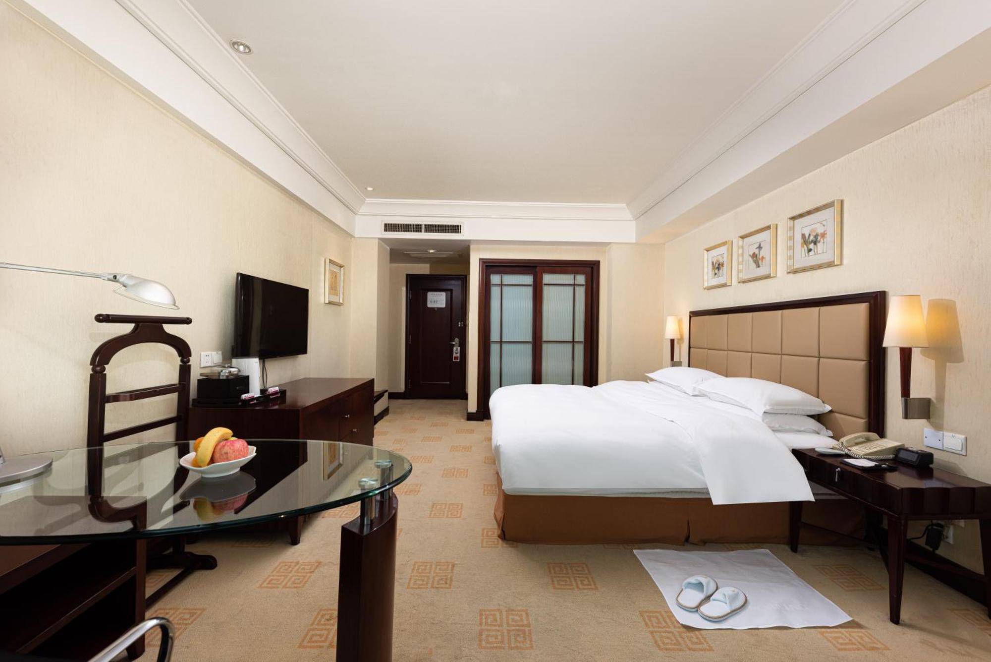 Ramada Plaza Optics Valley Hotel Ухань Экстерьер фото