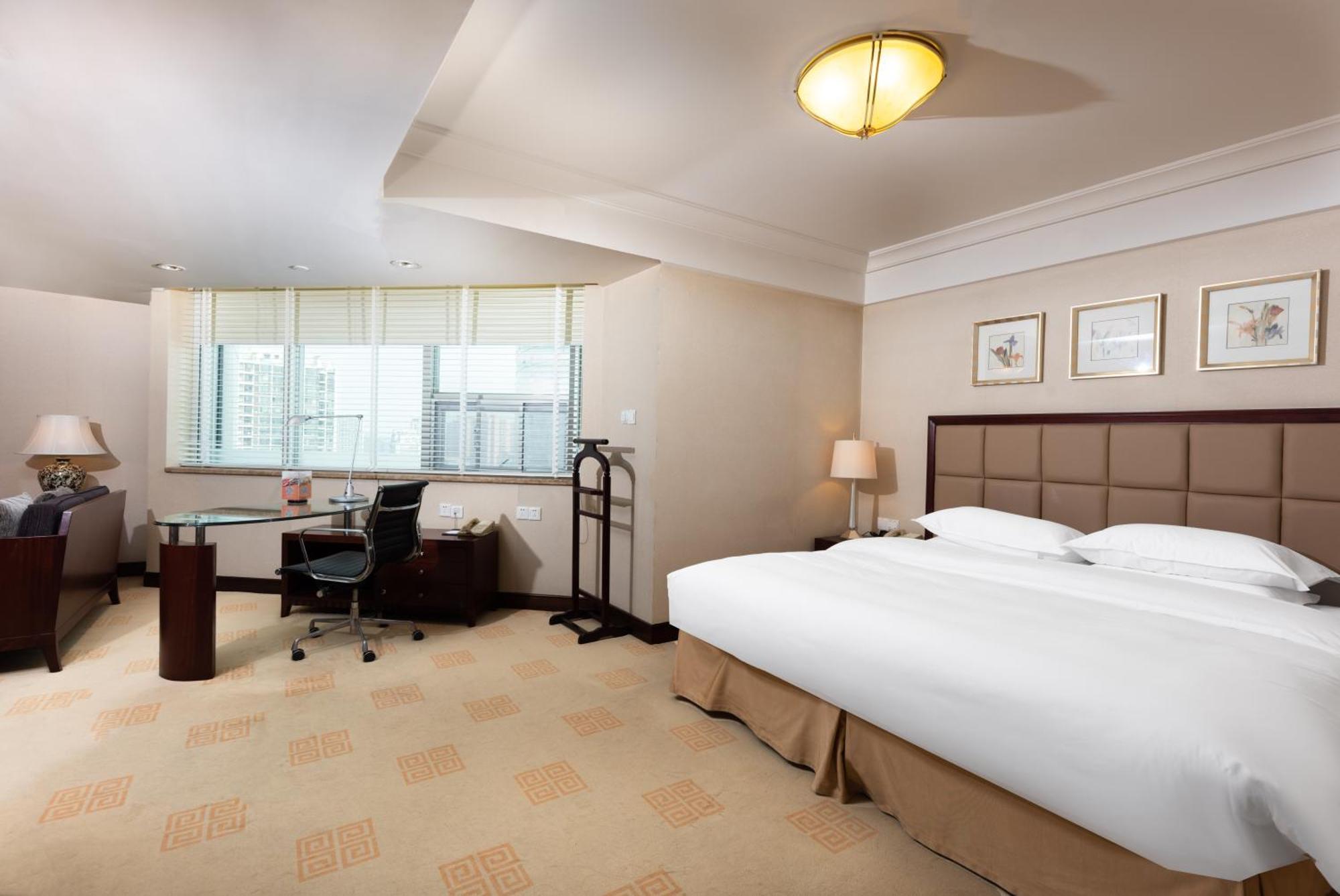 Ramada Plaza Optics Valley Hotel Ухань Экстерьер фото