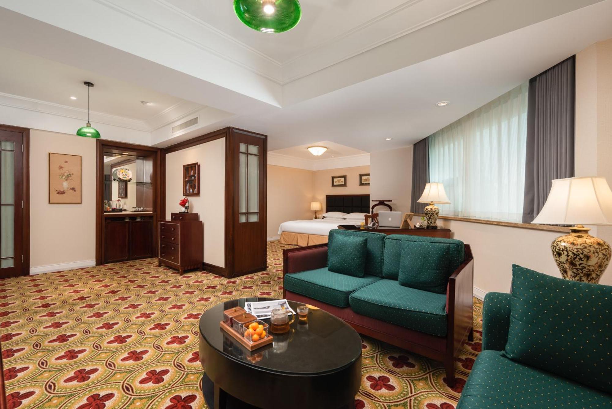 Ramada Plaza Optics Valley Hotel Ухань Экстерьер фото