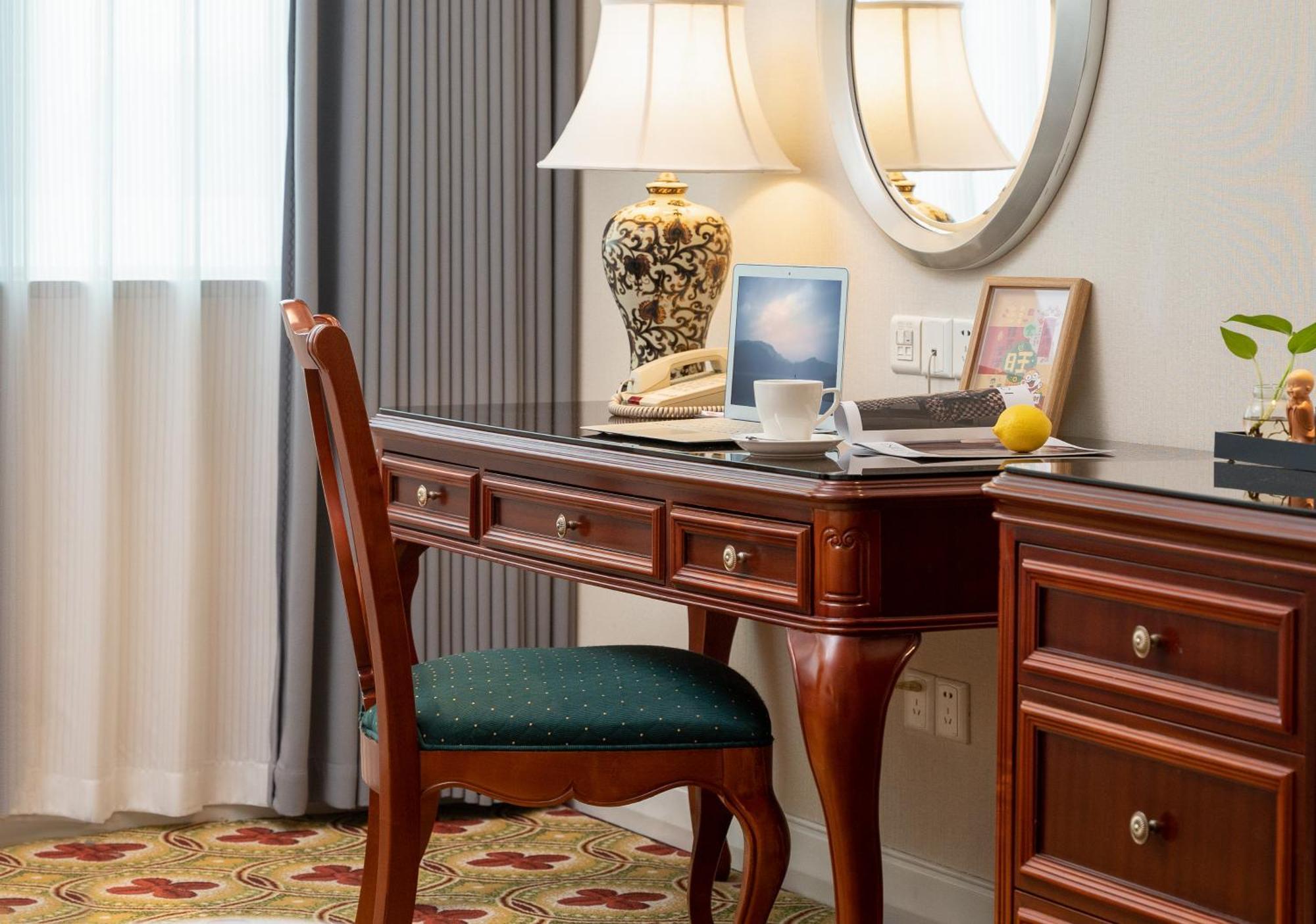 Ramada Plaza Optics Valley Hotel Ухань Экстерьер фото
