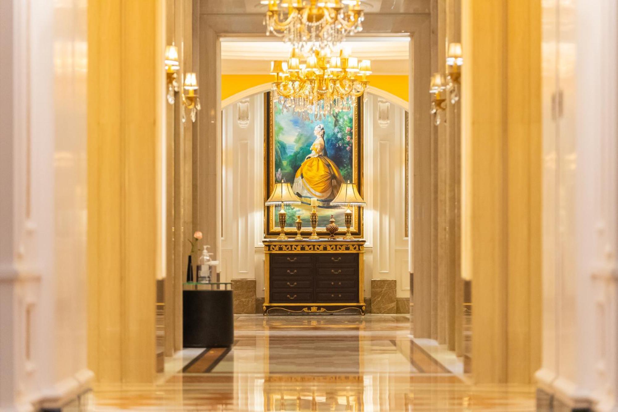 Ramada Plaza Optics Valley Hotel Ухань Экстерьер фото