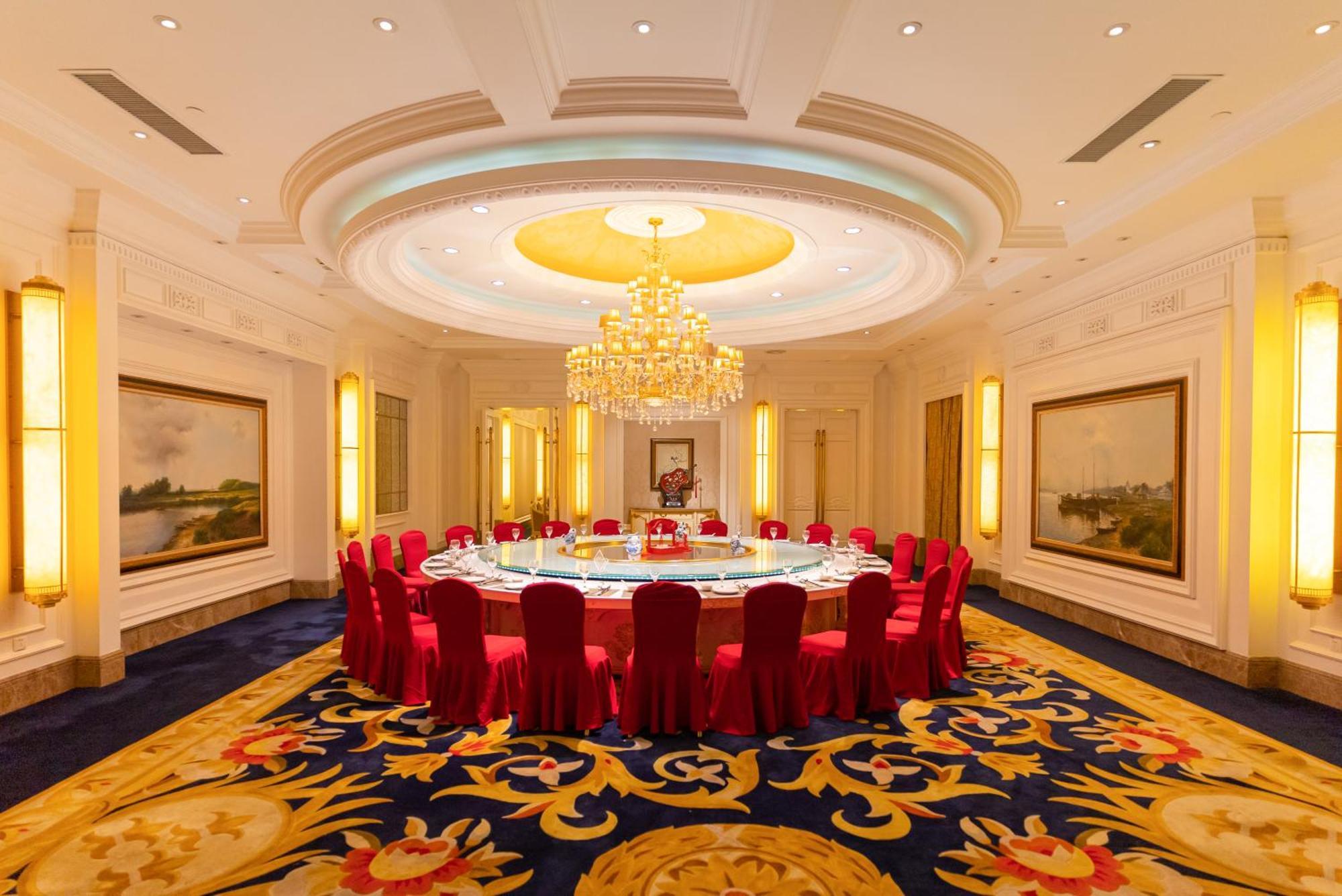 Ramada Plaza Optics Valley Hotel Ухань Экстерьер фото